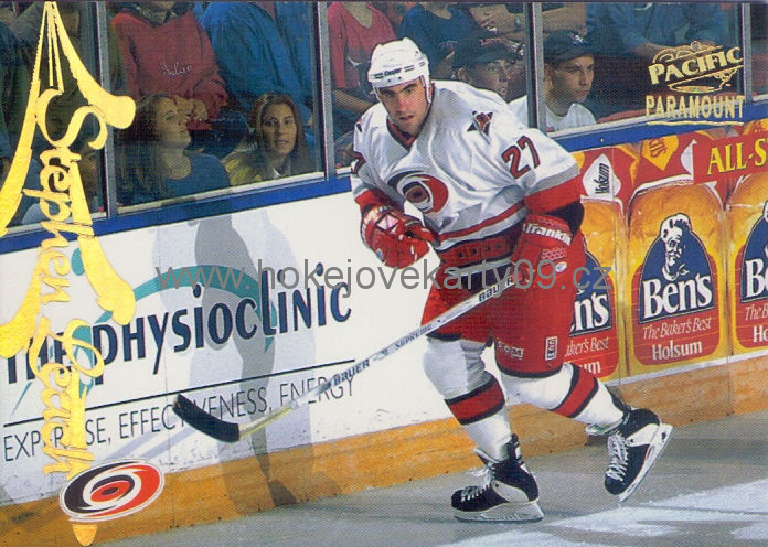 97-98 Paramount - Stephen LEACH č. 36