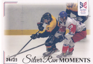 YOUNG LIONS U18 HLINKA/GRETZKY CUP 2023 - Max Curran pronásleduje Herzoga č. SRM-20 Silver Run Moments Rainbow x/39